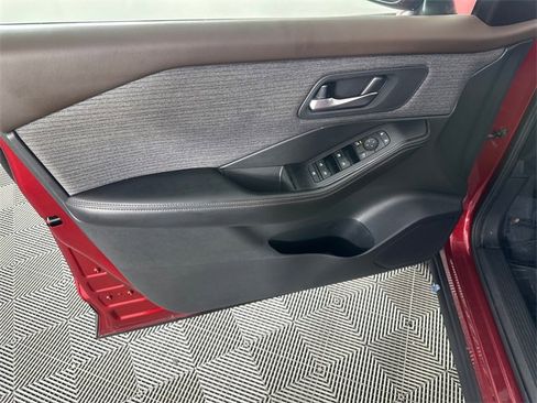 Used 2021 Nissan Rogue SV image 19