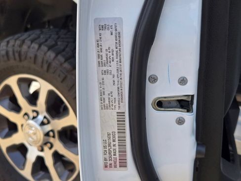 Used 2024 RAM 2500 Limited w/ Safety Group AWD/4WD image 32