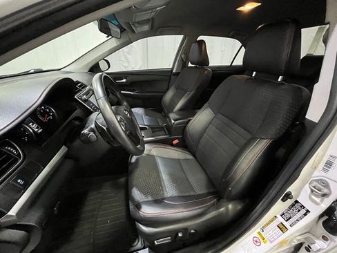 Used 2015 Toyota Camry SE image 10