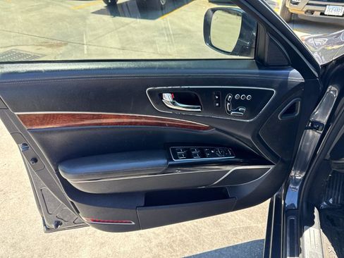 Used 2015 Kia K900 Luxury w/ VIP Package (Discontinued) RWD image 12