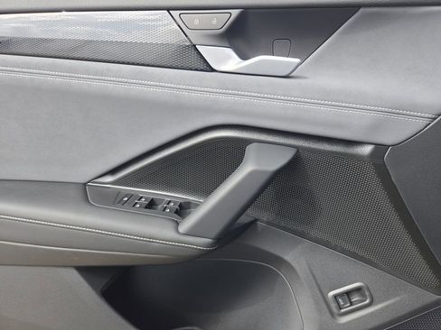 New 2026 Volkswagen Tiguan SE image 19