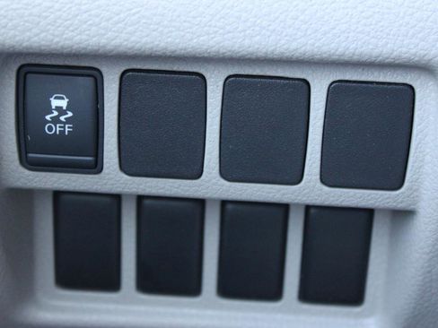 Used 2014 Nissan Quest S image 25