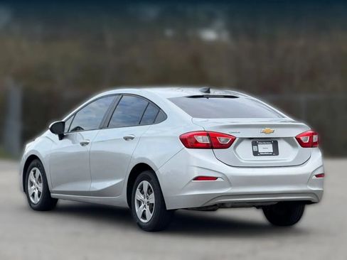 Used 2018 Chevrolet Cruze LS FWD image 10