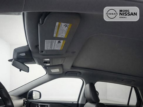 Used 2021 Ford Explorer XLT w/ Equipment Group 202A image 8