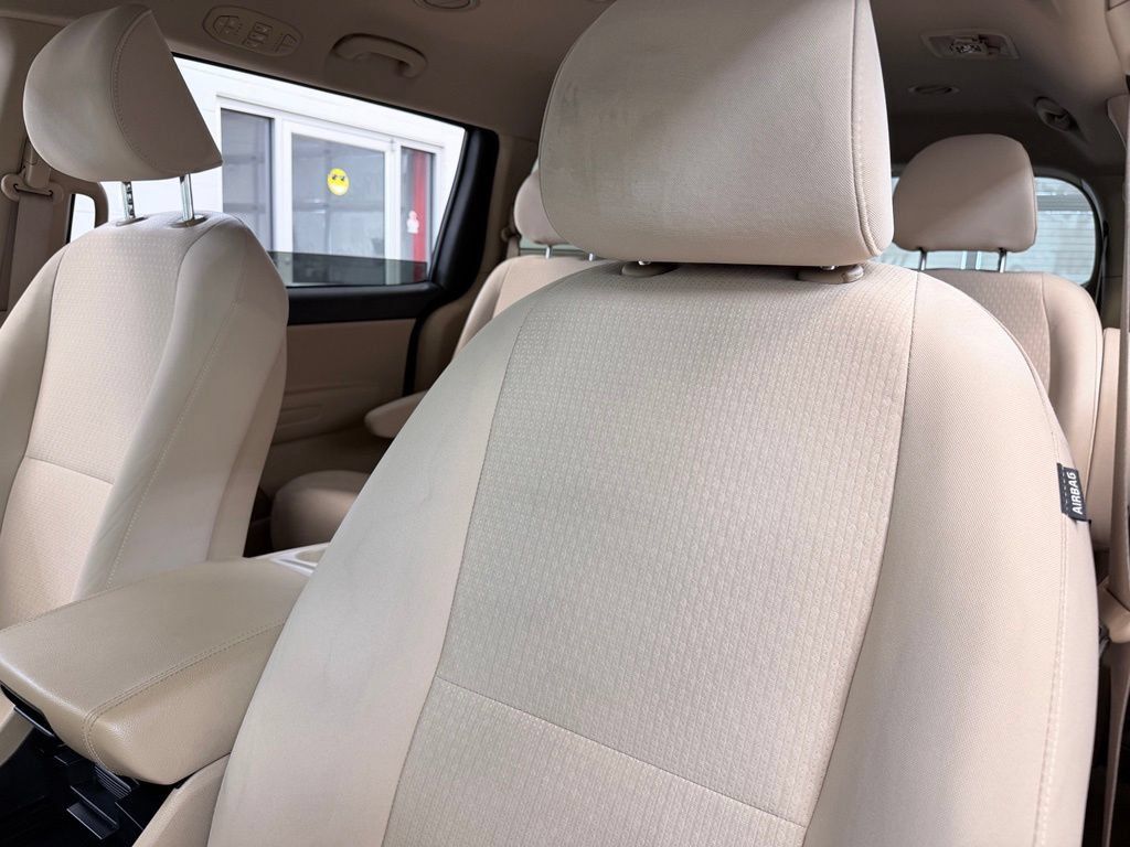 Used 2017 Kia Sedona LX FWD image 15