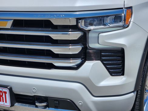 Used 2024 Chevrolet Silverado 1500 High Country w/ Technology Package AWD/4WD image 8