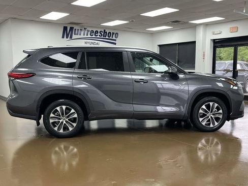 Used 2023 Toyota Highlander XLE AWD/4WD image 4