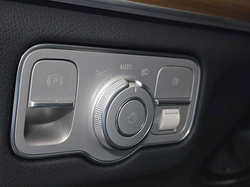 Used 2026 Mercedes-Benz GLS 450 4MATIC image 25
