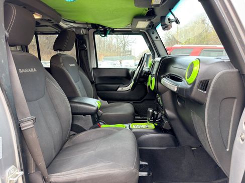 Used 2018 Jeep Wrangler Unlimited Sahara w/ Connectivity Group image 14