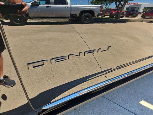 Used 2023 GMC Yukon XL Denali Ultimate AWD/4WD image 32