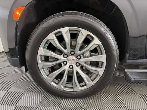 Used 2021 GMC Yukon Denali w/ Denali Premium Package image 10