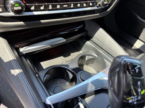 Used 2021 BMW M550i xDrive w/ Dynamic Handling Package image 23