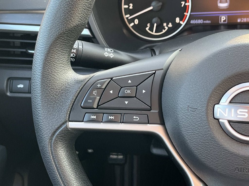 Used 2025 Nissan Altima 2.5 SV FWD image 15