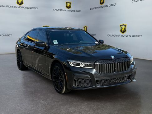 Used 2022 BMW 740i w/ M Sport Package image 7
