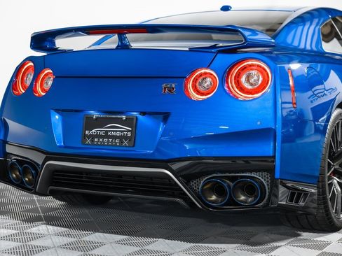 Used 2021 Nissan GT-R Premium image 8