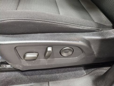 Used 2024 Chevrolet Colorado LT w/ LT Convenience Package II AWD/4WD image 17