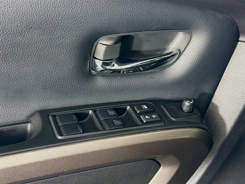 Used 2024 Nissan Titan SV w/ SV Bronze Edition Package image 19