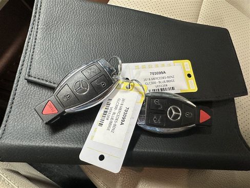 Used 2018 Mercedes-Benz GLC 300 4MATIC image 23
