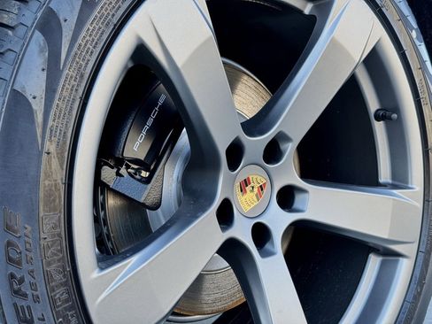 Used 2025 Porsche Macan image 15
