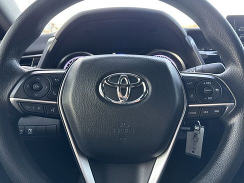 Used 2022 Toyota Camry LE image 19