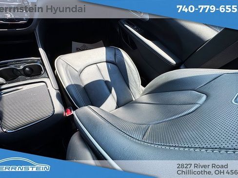 Used 2023 Chrysler Pacifica Limited w/ S Appearance Package image 15