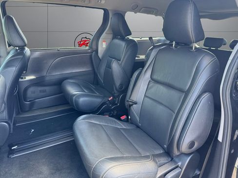 Used 2015 Toyota Sienna SE FWD image 21