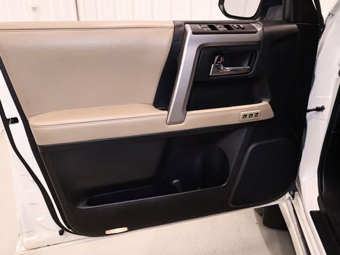 Used 2016 Toyota 4Runner Limited AWD/4WD image 10