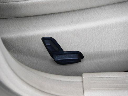 Used 2010 Mercedes-Benz C 300 Sport image 17