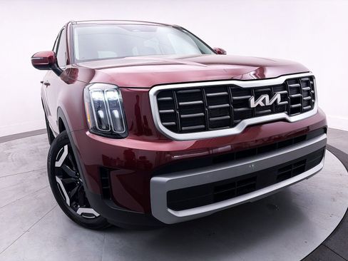 Certified 2023 Kia Telluride S image 3