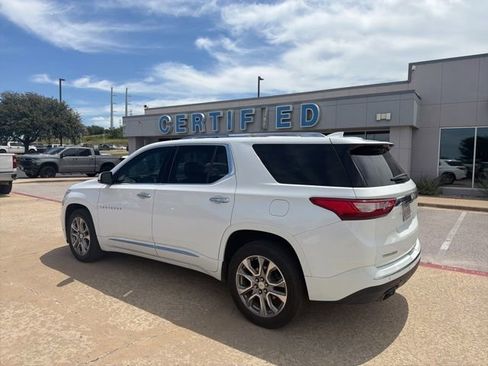 Used 2019 Chevrolet Traverse Premier w/ Driver Confidence II Package FWD image 4
