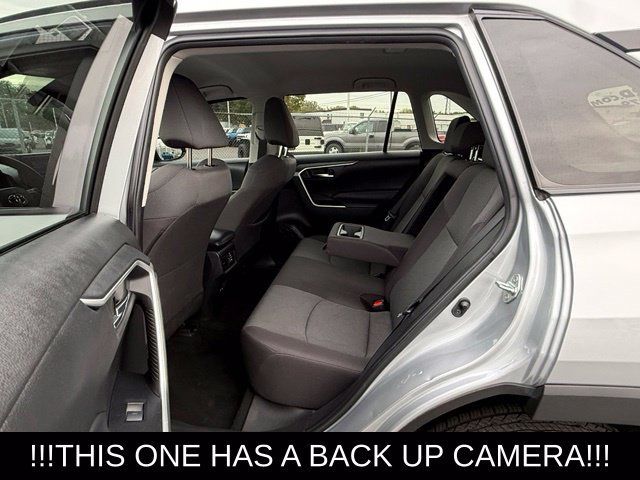Used 2022 Toyota RAV4 XLE FWD image 15