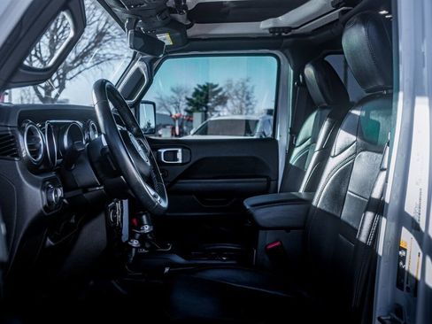 Used 2022 Jeep Wrangler Unlimited Sahara image 12