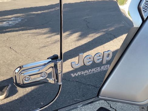 Used 2021 Jeep Wrangler Unlimited Sport image 23