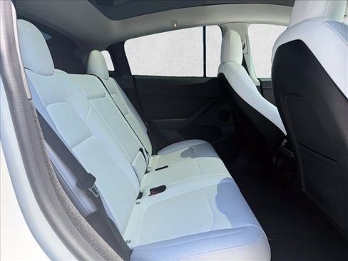 Used 2023 Tesla Model Y Performance AWD/4WD image 17