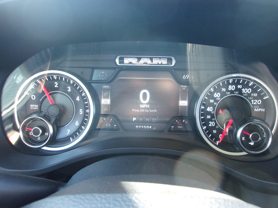 Used 2019 RAM 1500 Laramie AWD/4WD image 12