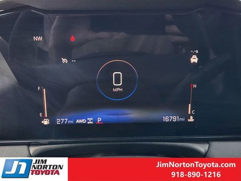 Used 2025 Chevrolet TrailBlazer LT AWD/4WD image 17