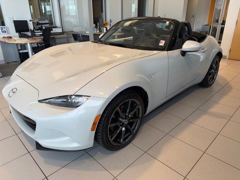 Used 2019 MAZDA MX-5 Miata Grand Touring RWD image 6