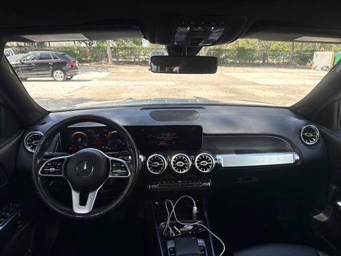 Used 2020 Mercedes-Benz GLB 250 w/ Premium Package image 30