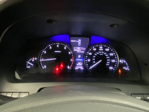 Used 2014 Lexus LS 460 AWD w/ Comfort Package image 34