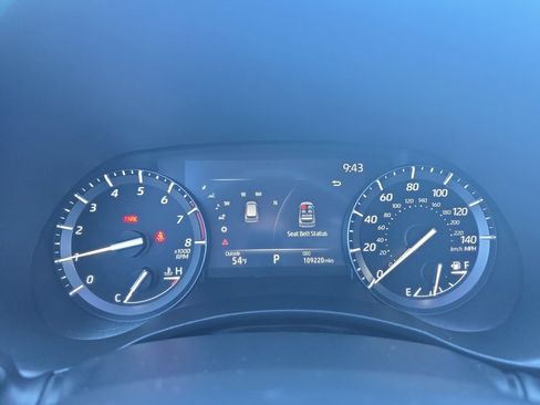 Used 2021 Toyota Highlander XLE AWD/4WD image 25