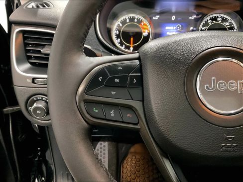 Used 2022 Jeep Cherokee Trailhawk w/ Comfort/Convenience Group image 22