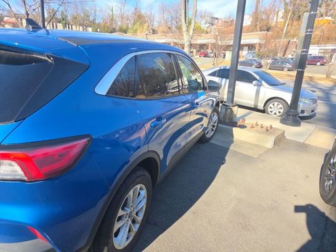 Used 2020 Ford Escape SE image 4