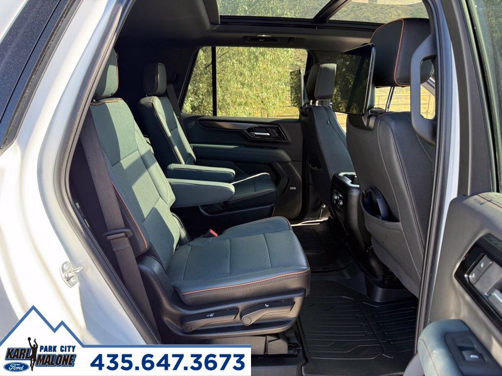 Used 2025 GMC Yukon AT4 w/ AT4 Premium Plus Package AWD/4WD image 39