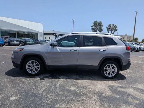 Used 2018 Jeep Cherokee Latitude FWD image 7