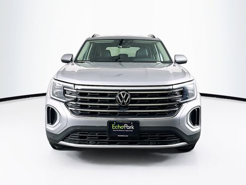 Used 2024 Volkswagen Atlas SE image 2