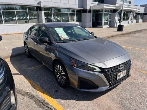 Used 2024 Nissan Altima 2.5 SV FWD image 1