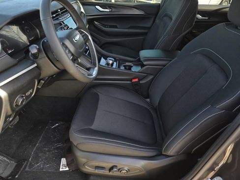 New 2025 Jeep Grand Cherokee L Laredo w/ Luxury Tech Group I image 18