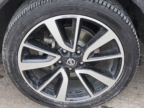 Used 2018 Nissan Rogue Sport SL w/ SL Premium Package image 12