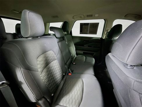 Used 2023 Nissan Pathfinder SV image 11