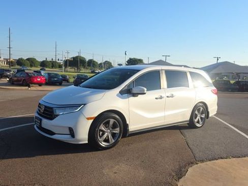 Used 2024 Honda Odyssey EX image 2